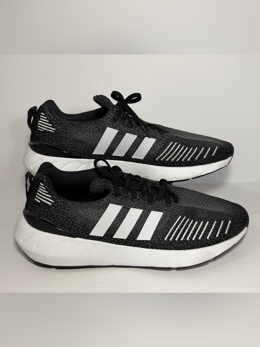 Adidas Swift Run 22 Women's Size 11 Black White GV7971 Sneakers Shoes Running